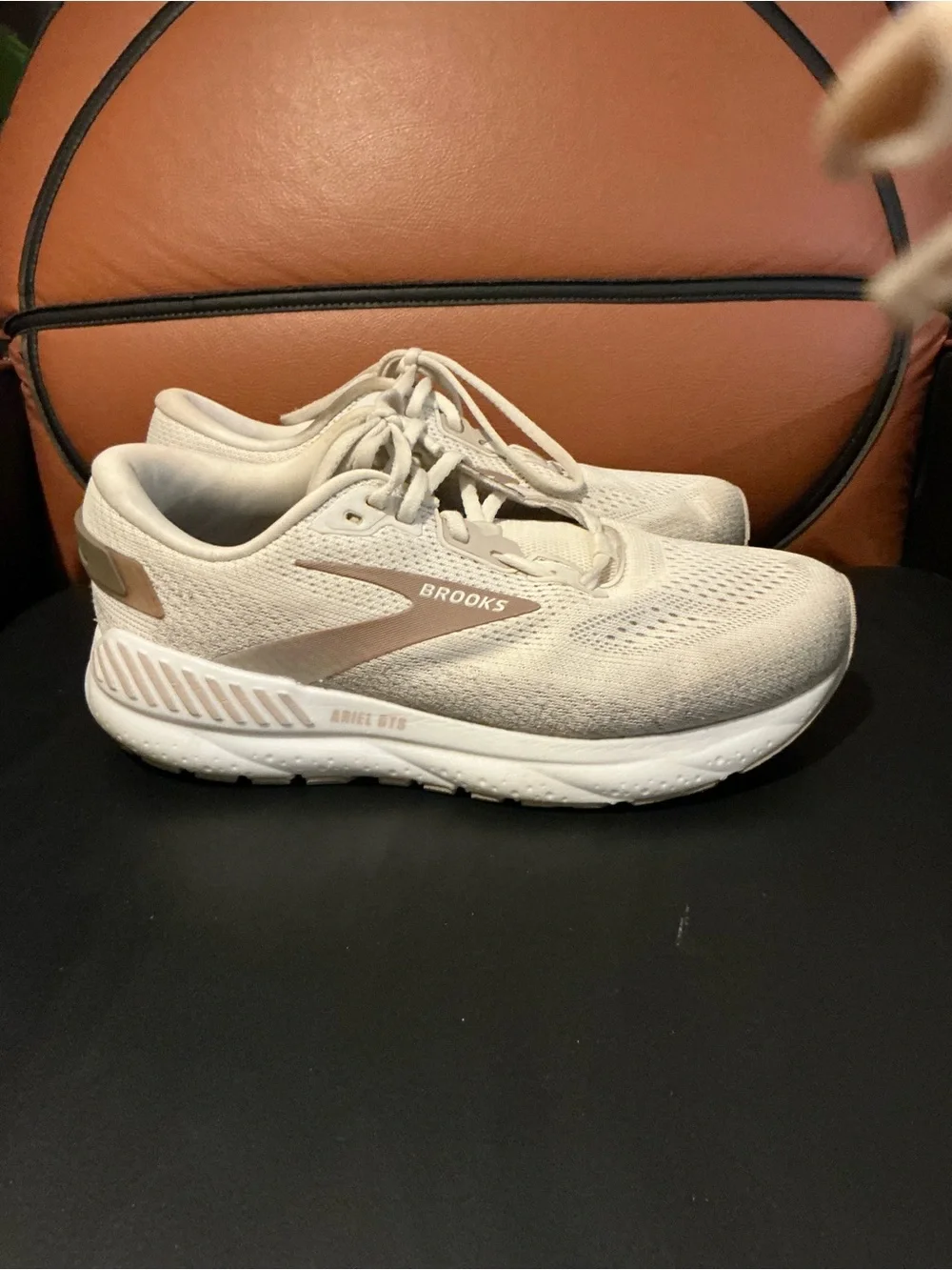 Brooks light cream